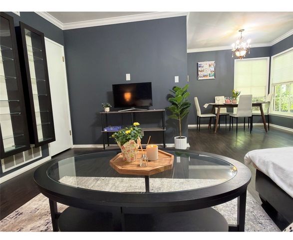1122 N Louise Street E, Glendale, CA 91207