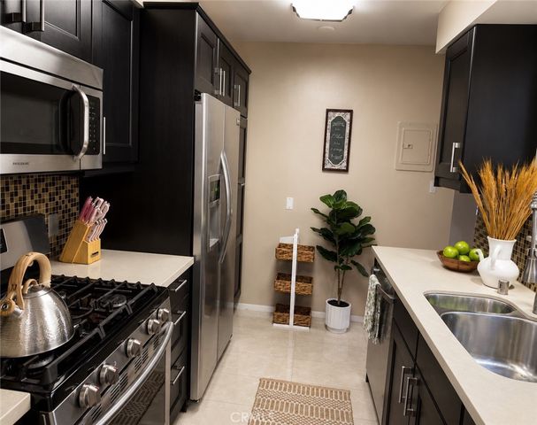 1122 N Louise Street E, Glendale, CA 91207