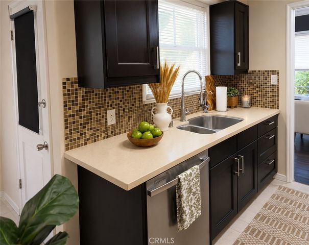 1122 N Louise Street E, Glendale, CA 91207