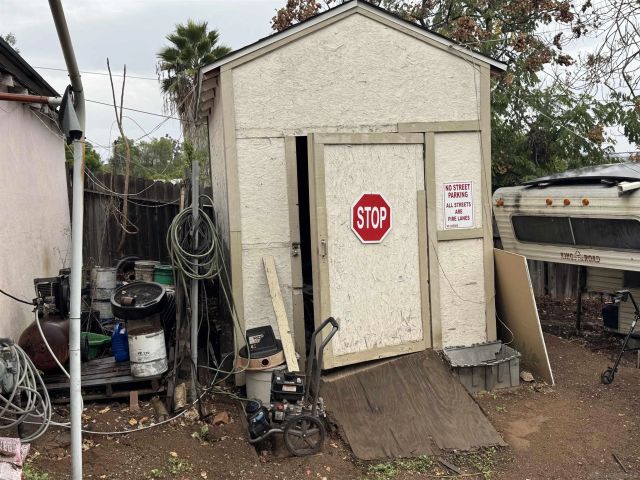 8468 Golden Ridge Rd, Lakeside, CA 92040