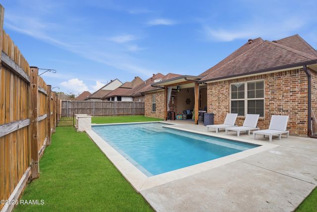 123 Autumnbrook Drive, Broussard, LA 70518