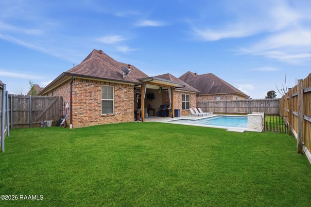 123 Autumnbrook Drive, Broussard, LA 70518