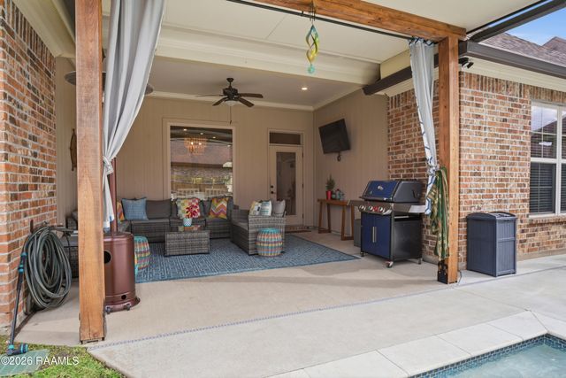 123 Autumnbrook Drive, Broussard, LA 70518