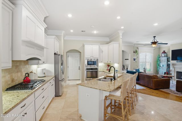 123 Autumnbrook Drive, Broussard, LA 70518