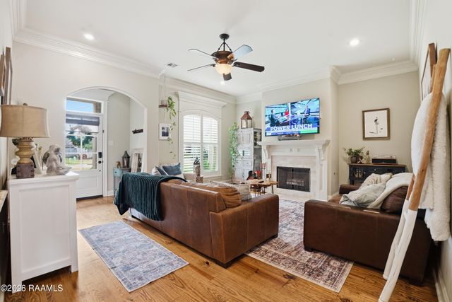 123 Autumnbrook Drive, Broussard, LA 70518