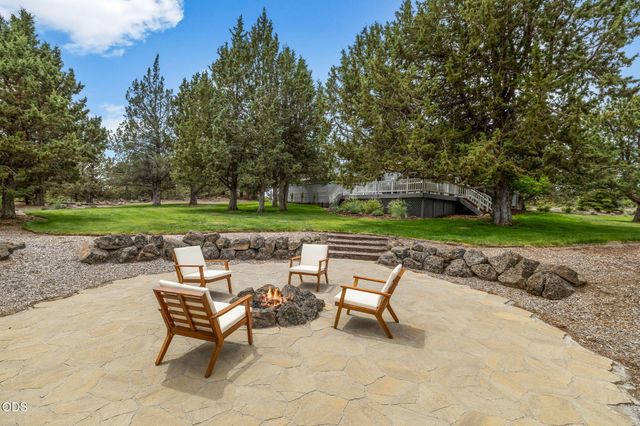 22055 White Peaks Drive, Bend, OR 97702