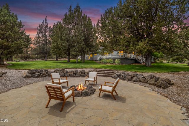 22055 White Peaks Drive, Bend, OR 97702