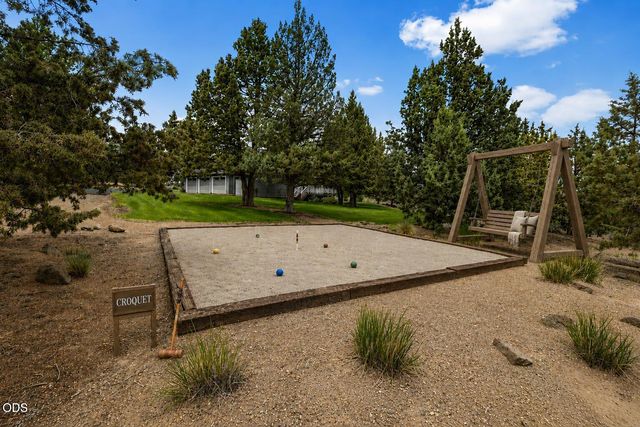 22055 White Peaks Drive, Bend, OR 97702