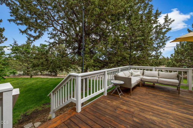 22055 White Peaks Drive, Bend, OR 97702