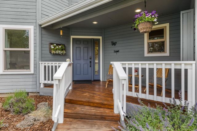 22055 White Peaks Drive, Bend, OR 97702