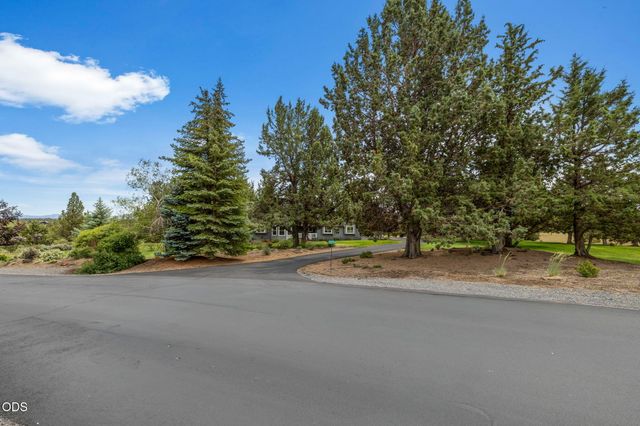 22055 White Peaks Drive, Bend, OR 97702