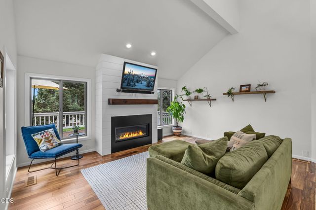 22055 White Peaks Drive, Bend, OR 97702