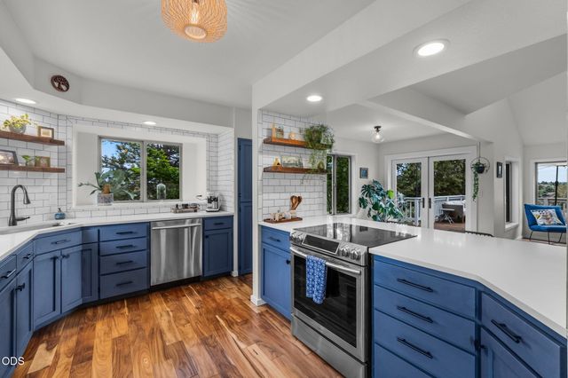 22055 White Peaks Drive, Bend, OR 97702