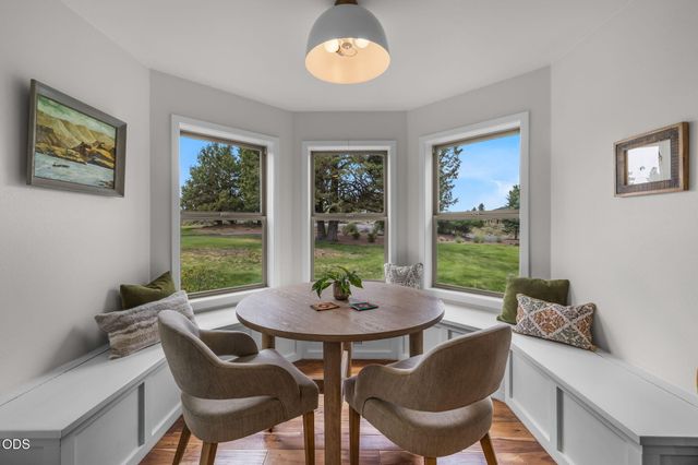 22055 White Peaks Drive, Bend, OR 97702
