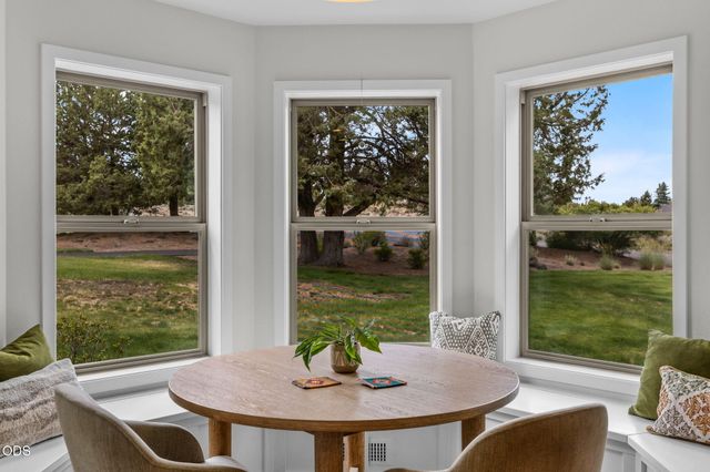 22055 White Peaks Drive, Bend, OR 97702