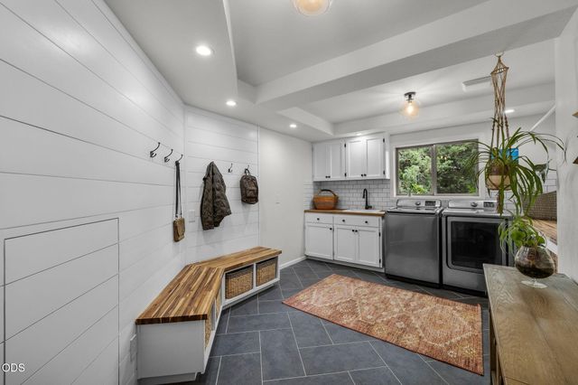 22055 White Peaks Drive, Bend, OR 97702