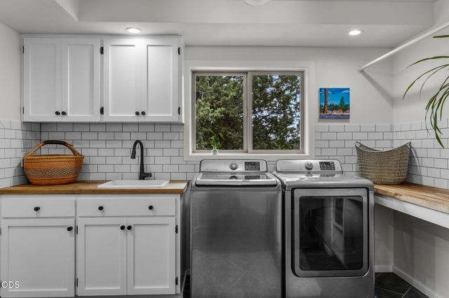 22055 White Peaks Drive, Bend, OR 97702