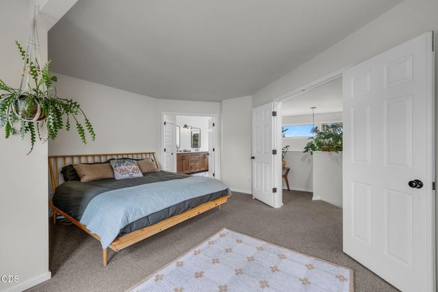 22055 White Peaks Drive, Bend, OR 97702