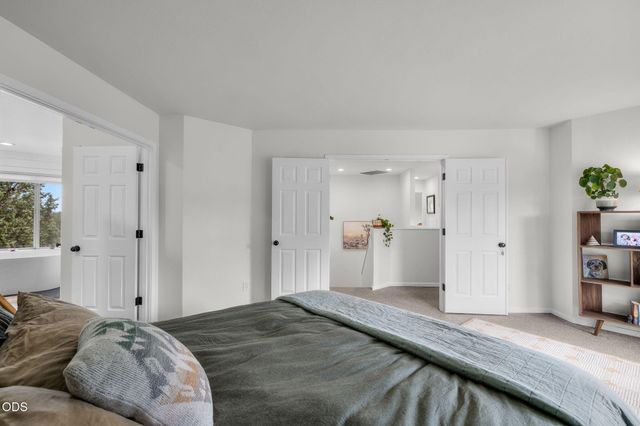 22055 White Peaks Drive, Bend, OR 97702