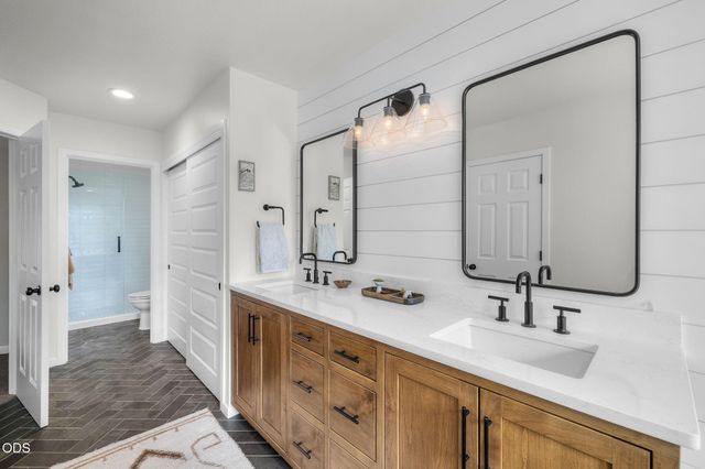 22055 White Peaks Drive, Bend, OR 97702