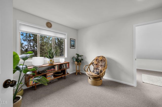 22055 White Peaks Drive, Bend, OR 97702