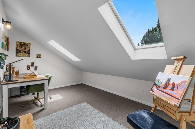 22055 White Peaks Drive, Bend, OR 97702