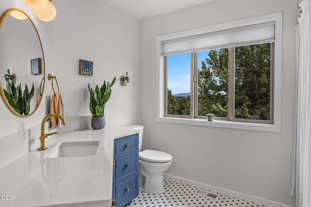 22055 White Peaks Drive, Bend, OR 97702
