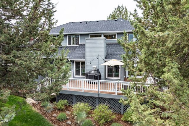 22055 White Peaks Drive, Bend, OR 97702