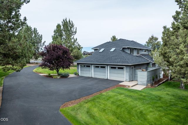 22055 White Peaks Drive, Bend, OR 97702