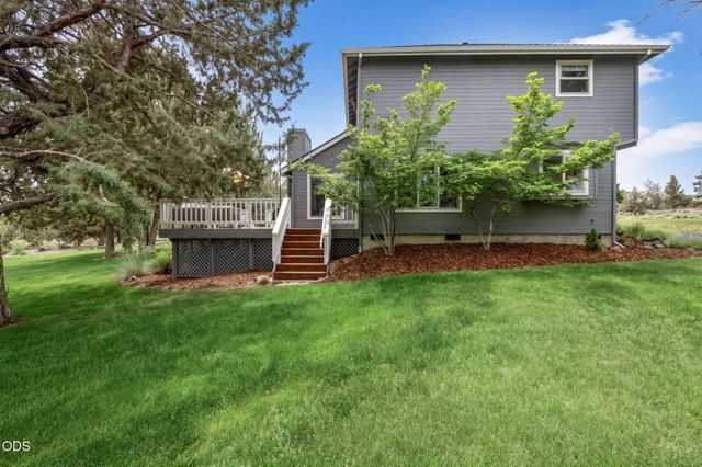 22055 White Peaks Drive, Bend, OR 97702