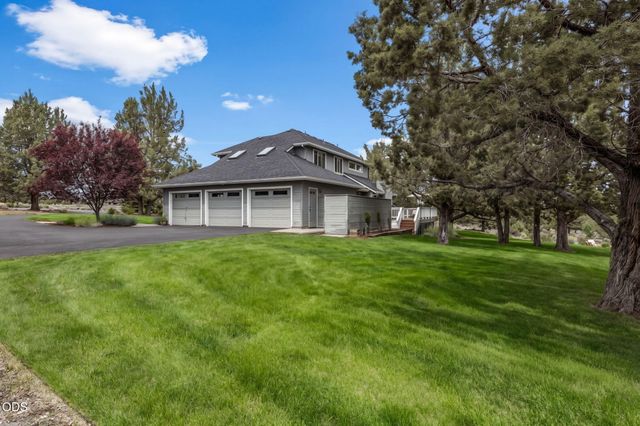 22055 White Peaks Drive, Bend, OR 97702