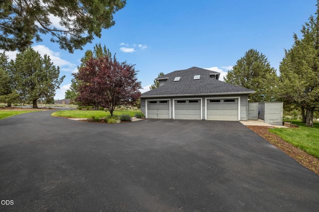22055 White Peaks Drive, Bend, OR 97702