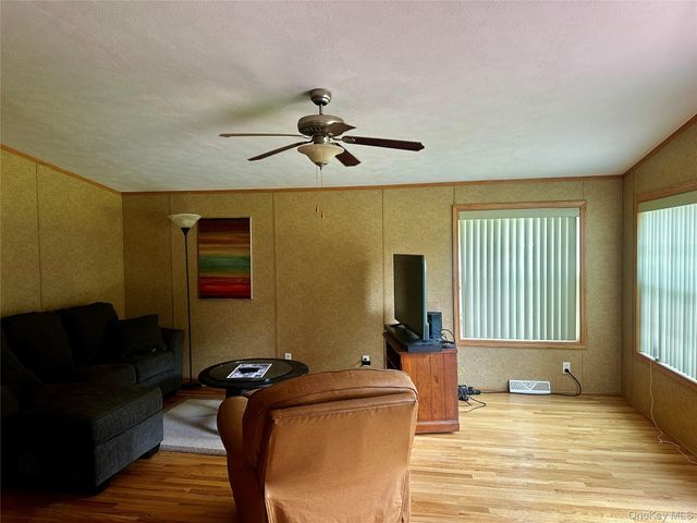 106 DEERHAVEN Lane, Gardiner, NY 12525
