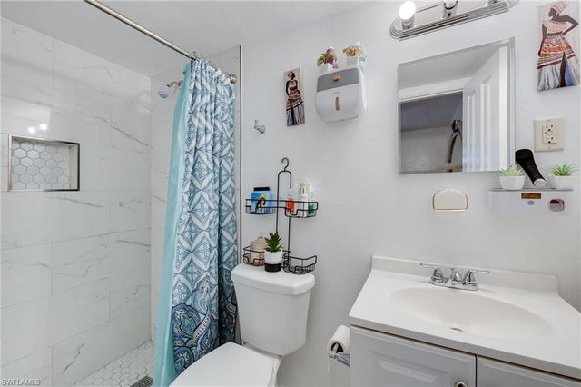 1652 Jamestown CT, Fort Myers, FL 33907