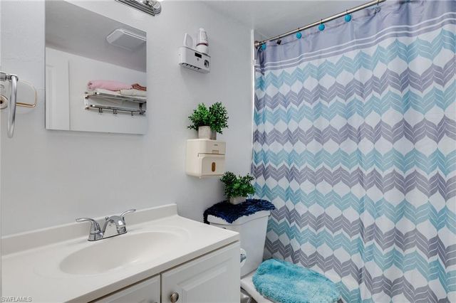 1652 Jamestown CT, Fort Myers, FL 33907