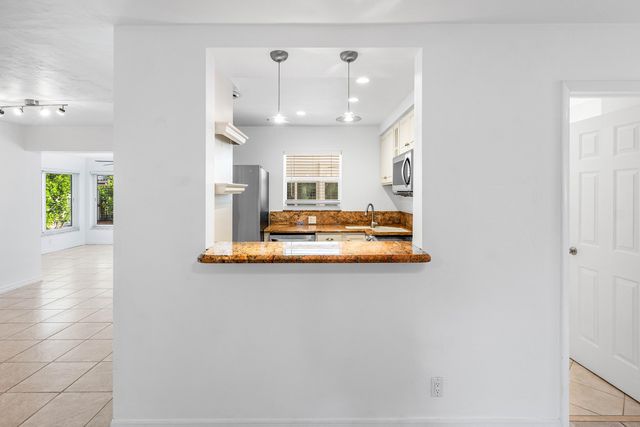 2100 NE 4th Avenue, Boca Raton, FL 33431