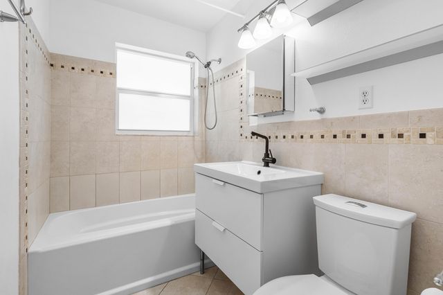 2100 NE 4th Avenue, Boca Raton, FL 33431