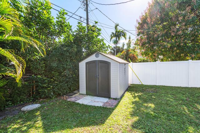 2100 NE 4th Avenue, Boca Raton, FL 33431