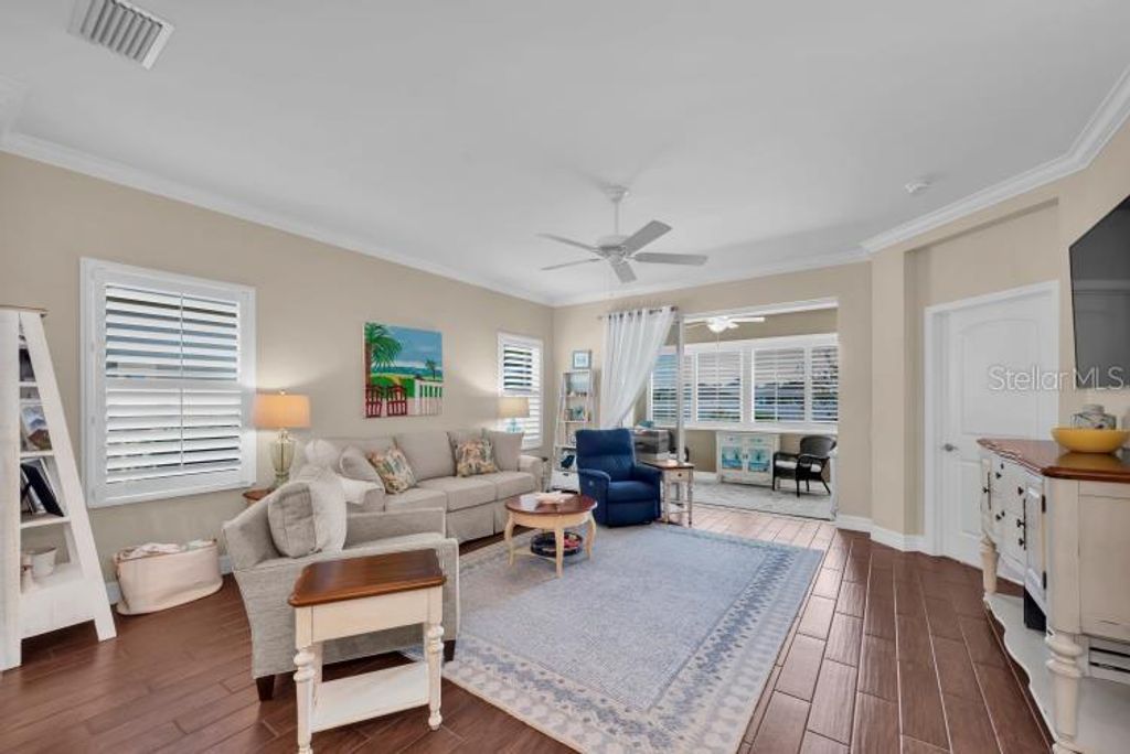 Image 7 of property listing at 1503 CALLE GRAND STREET, Bradenton, FL 34209