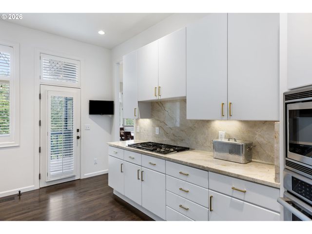1941 Sw MONTGOMERY Pl, Portland, OR 97201