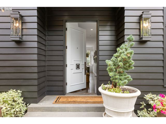 1941 Sw MONTGOMERY Pl, Portland, OR 97201