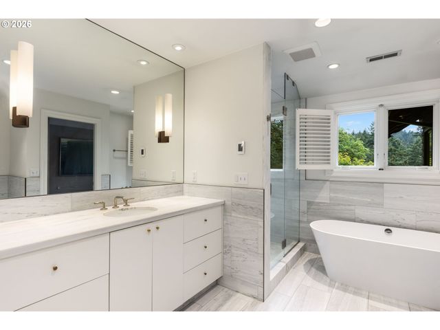 1941 Sw MONTGOMERY Pl, Portland, OR 97201