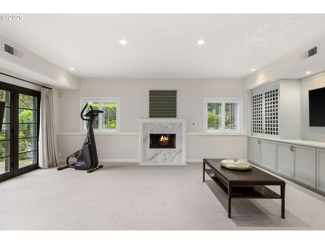 1941 Sw MONTGOMERY Pl, Portland, OR 97201