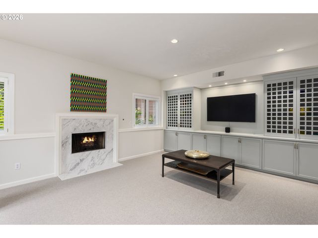 1941 Sw MONTGOMERY Pl, Portland, OR 97201
