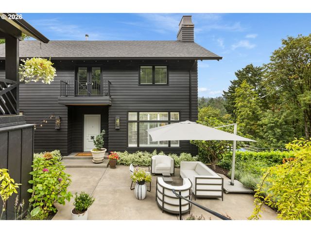 1941 Sw MONTGOMERY Pl, Portland, OR 97201