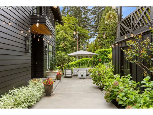 1941 Sw MONTGOMERY Pl, Portland, OR 97201