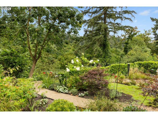 1941 Sw MONTGOMERY Pl, Portland, OR 97201