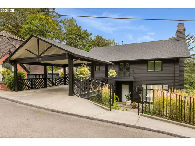 1941 Sw MONTGOMERY Pl, Portland, OR 97201