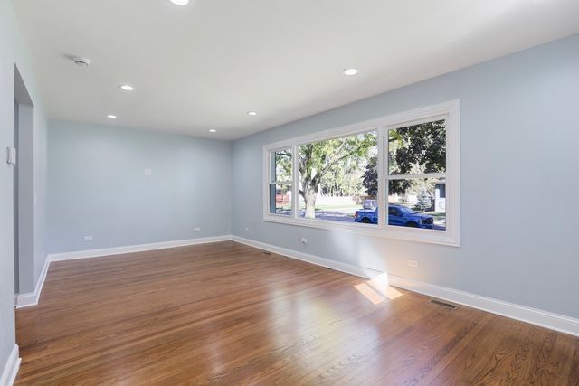 1702 S 4th Avenue, Maywood, IL 60153