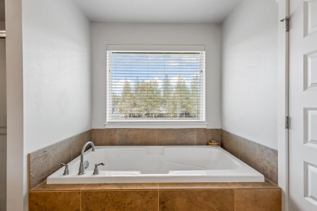 16500 Pine Creek Drive, La Pine, OR 97739
